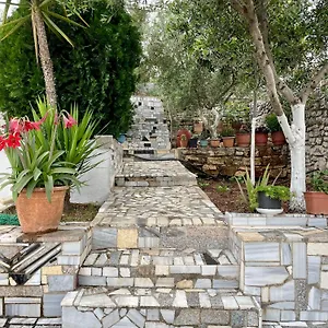 https://floras-place.albaniahotels.org